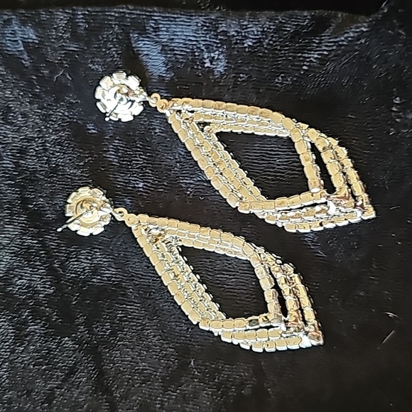 Ladies BEAUTIFUL Rinestone Earrings and a Ring size 6 925 Silver with a cz .... - Picture 11 of 11